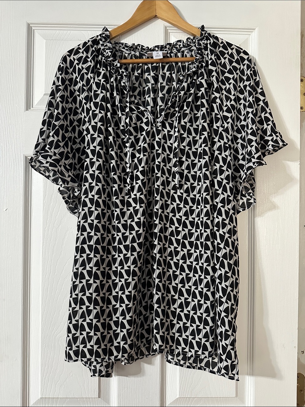 Black & White Geometric Short Sleeve Women's Top
